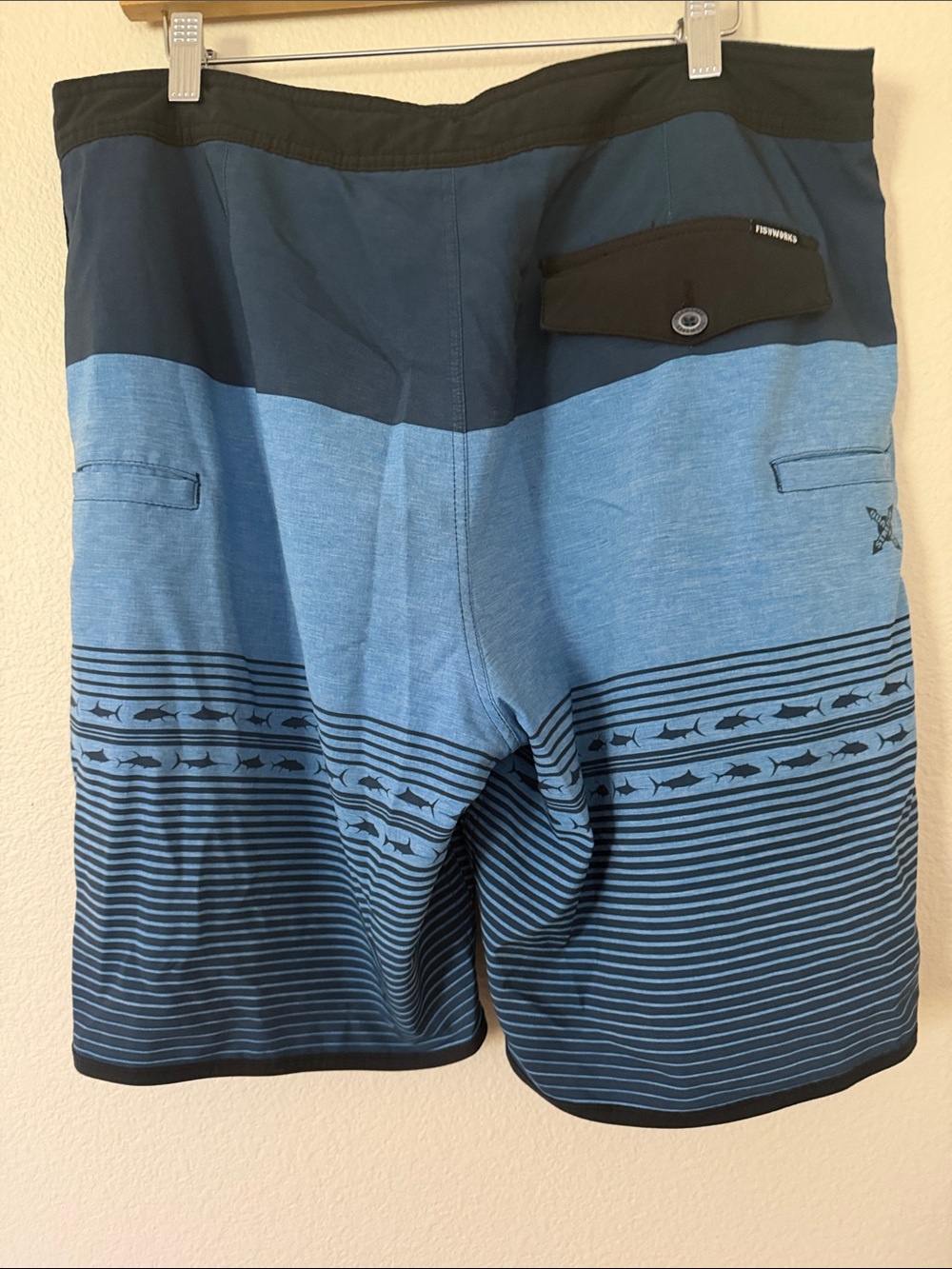 Fishworks Men's Two-Tone Blue Striped Board Shorts 36 - Picture 6 of 7
